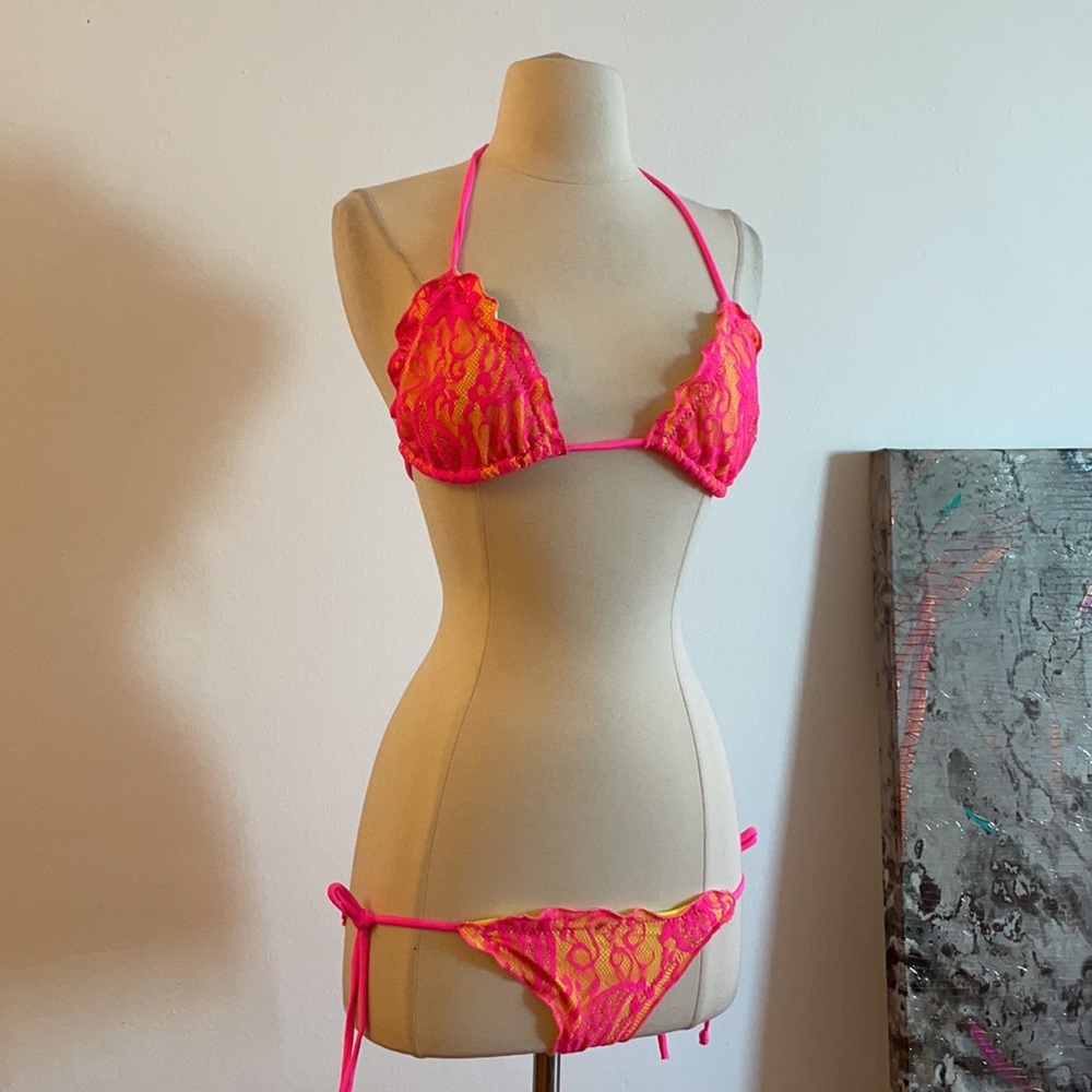 Bikini - Picture 2 of 4